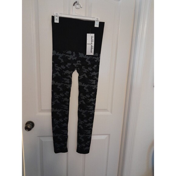 Preggo Leggings Nwt Black Camo . Size Xl/2xl. B44 - Picture 1 of 4